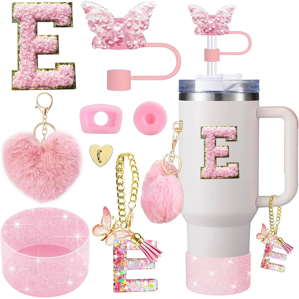 8 Stück Tassenzubehör für Stanley Cup 30oz 40oz inklusive Schmetterlings-Stroh-Abdeckkappe, Silikon-Stiefelgriff-Charm-Initialen-Aufkleber