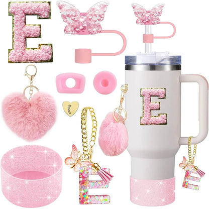 8 Stück Tassenzubehör für Stanley Cup 30oz 40oz inklusive Schmetterlings-Stroh-Abdeckkappe, Silikon-Stiefelgriff-Charm-Initialen-Aufkleber