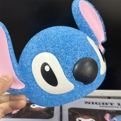 Lilo & Stitch Partikelprojektion Nachtlicht Cartoon Lilo und Stitch 3D Puppe Leselampe USB kreative Schreibtischlampe für Kinder Geschenke