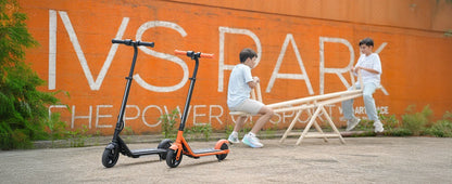 Kinder-Elektroroller K2Pro 150 W Motor 6 Zoll Reifen 18 V Batterie 16 km h Höchstgeschwindigkeit 6–9 km Reichweite Orange Schwarz 3 Geschwindigkeitsgetriebe mit LED