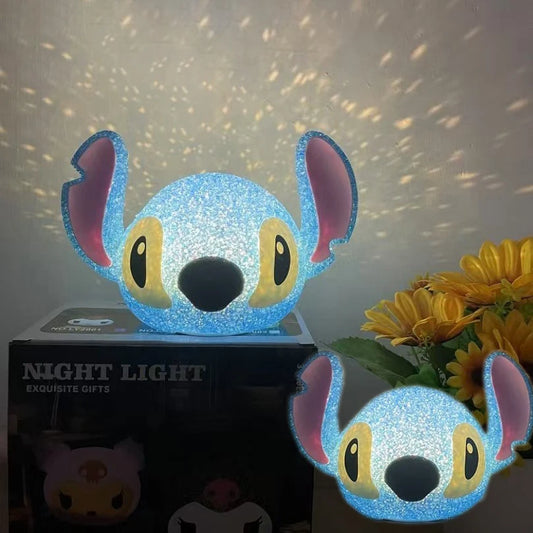 Lilo & Stitch Partikelprojektion Nachtlicht Cartoon Lilo und Stitch 3D Puppe Leselampe USB kreative Schreibtischlampe für Kinder Geschenke