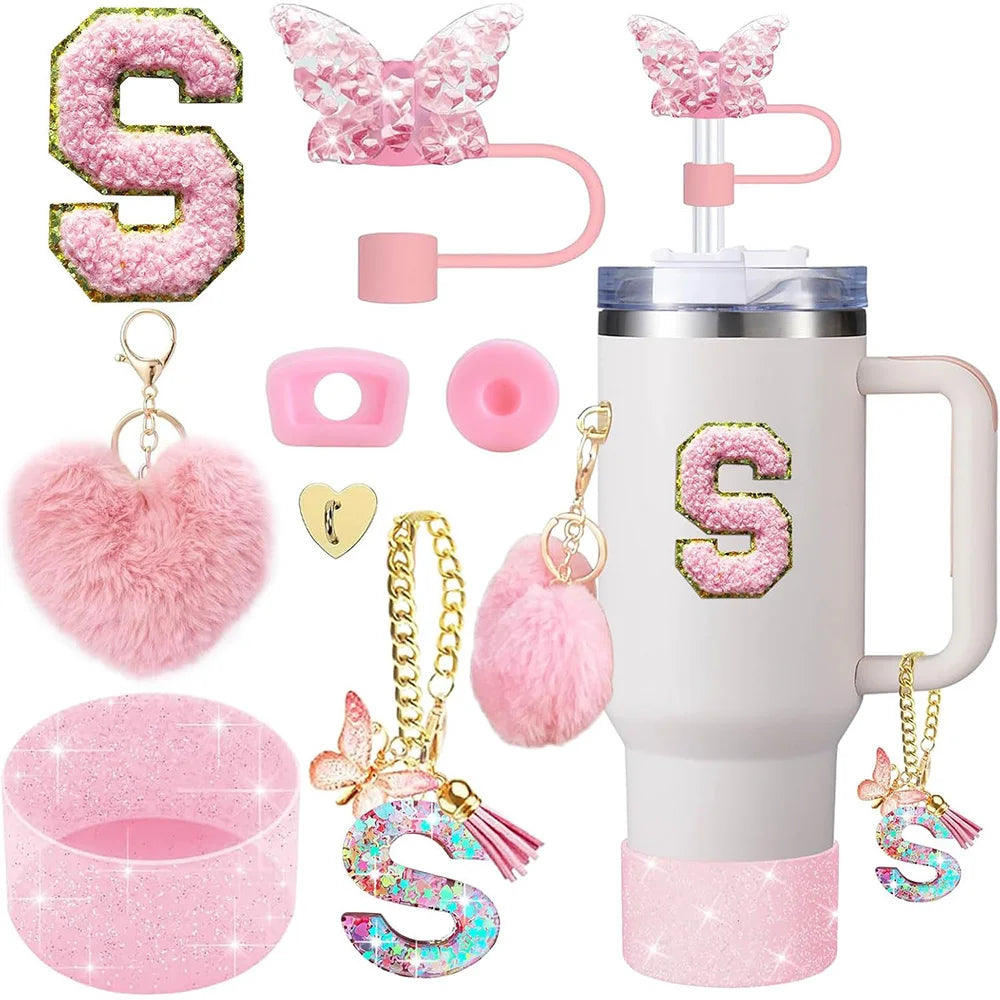 8 Stück Tassenzubehör für Stanley Cup 30oz 40oz inklusive Schmetterlings-Stroh-Abdeckkappe, Silikon-Stiefelgriff-Charm-Initialen-Aufkleber