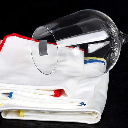 Reinigungs tuch zum Abwischen von Rotwein gläsern Wischen Sie das Glas ab, ohne Spuren zu hinterlassen