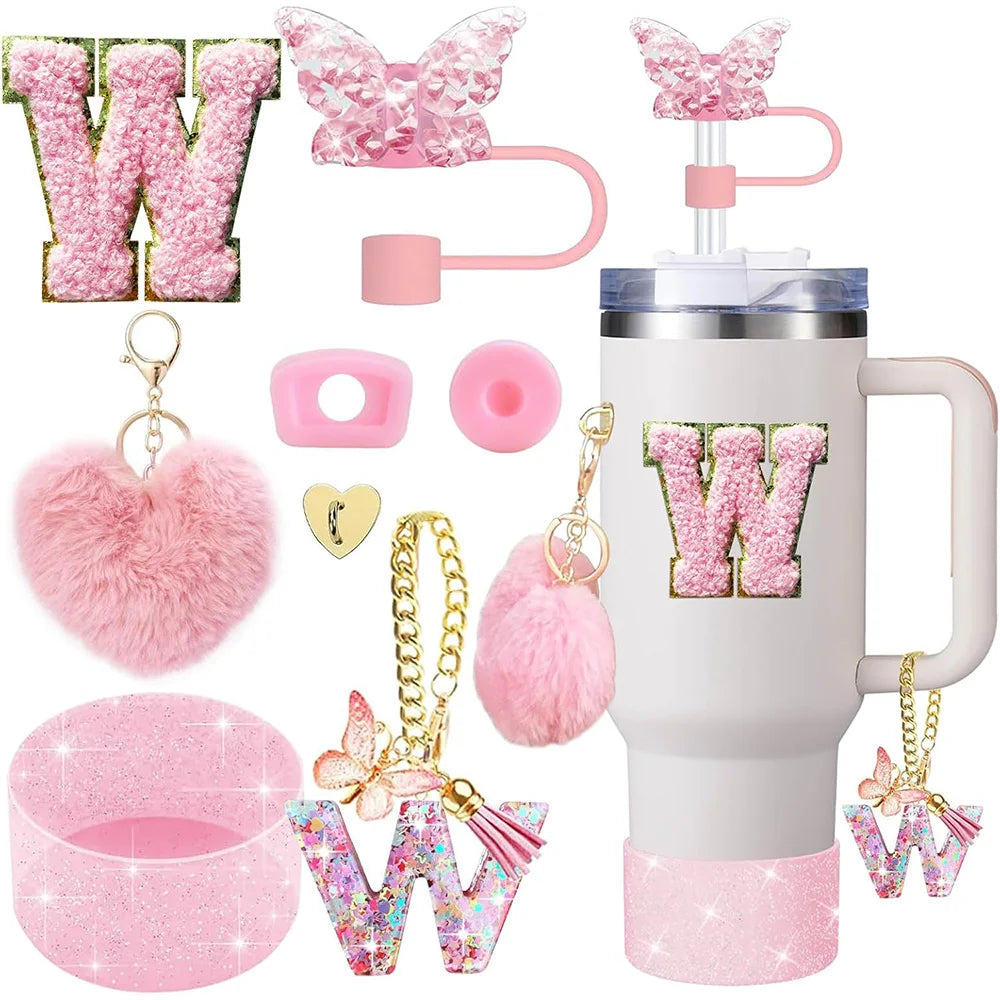 8 Stück Tassenzubehör für Stanley Cup 30oz 40oz inklusive Schmetterlings-Stroh-Abdeckkappe, Silikon-Stiefelgriff-Charm-Initialen-Aufkleber