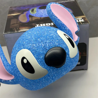 Lilo & Stitch Partikelprojektion Nachtlicht Cartoon Lilo und Stitch 3D Puppe Leselampe USB kreative Schreibtischlampe für Kinder Geschenke