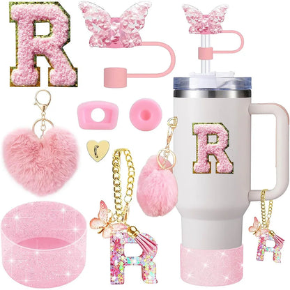 8 Stück Tassenzubehör für Stanley Cup 30oz 40oz inklusive Schmetterlings-Stroh-Abdeckkappe, Silikon-Stiefelgriff-Charm-Initialen-Aufkleber
